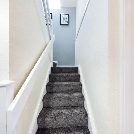 Welsh Country Cottage In Beautiful Village Llandudno Junction Bagian luar foto