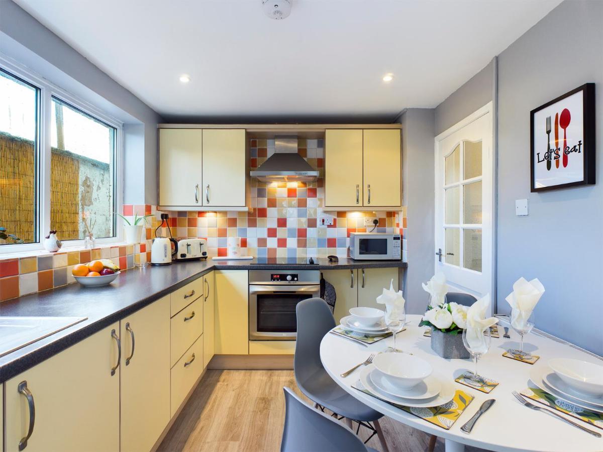 Welsh Country Cottage In Beautiful Village Llandudno Junction Bagian luar foto