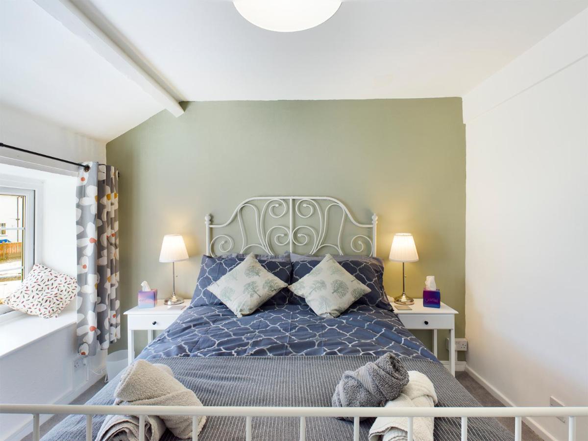 Welsh Country Cottage In Beautiful Village Llandudno Junction Bagian luar foto