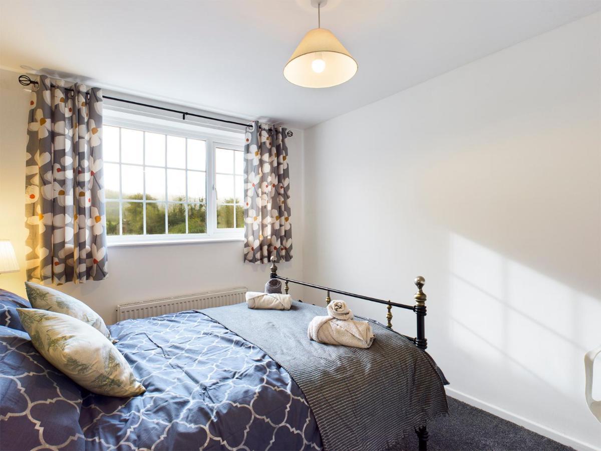 Welsh Country Cottage In Beautiful Village Llandudno Junction Bagian luar foto