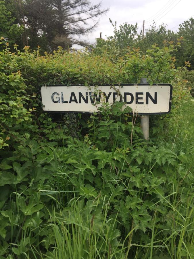 Welsh Country Cottage In Beautiful Village Llandudno Junction Bagian luar foto