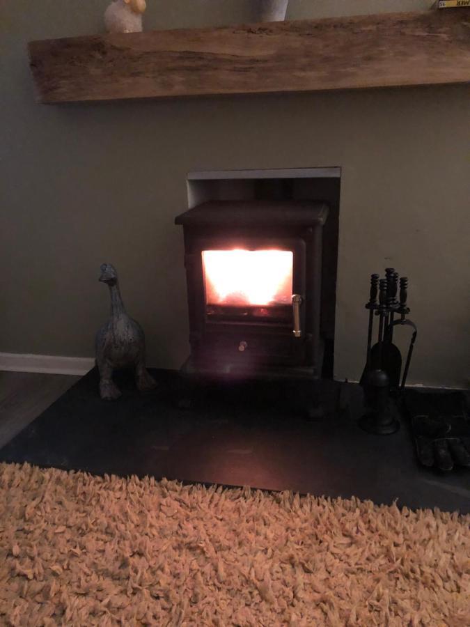 Welsh Country Cottage In Beautiful Village Llandudno Junction Bagian luar foto