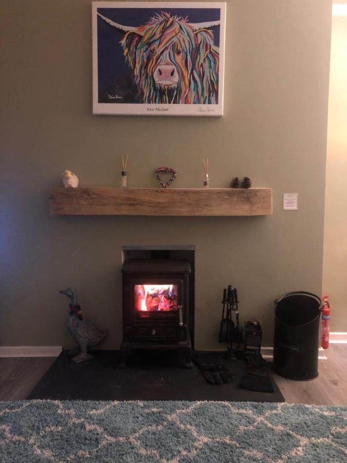 Welsh Country Cottage In Beautiful Village Llandudno Junction Bagian luar foto